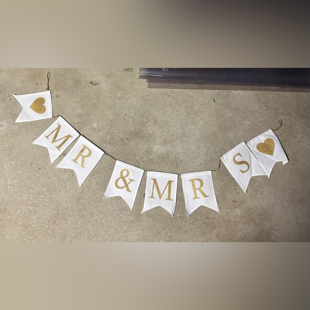 Mr. & Mrs. Sign